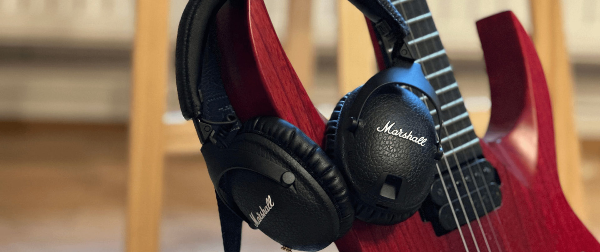 Marshall Monitor II ANC vs Sennheiser Momentum 4 Wireless: які преміальні навушники вибрати?